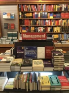 Manz Buchlanden mit MANAGEMENT DESIGN